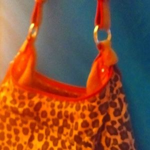 Lepatd print medium size handbag